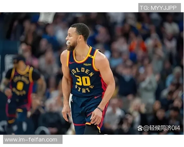 库里第三节火力全开轰下31分带领球队重返巅峰状态